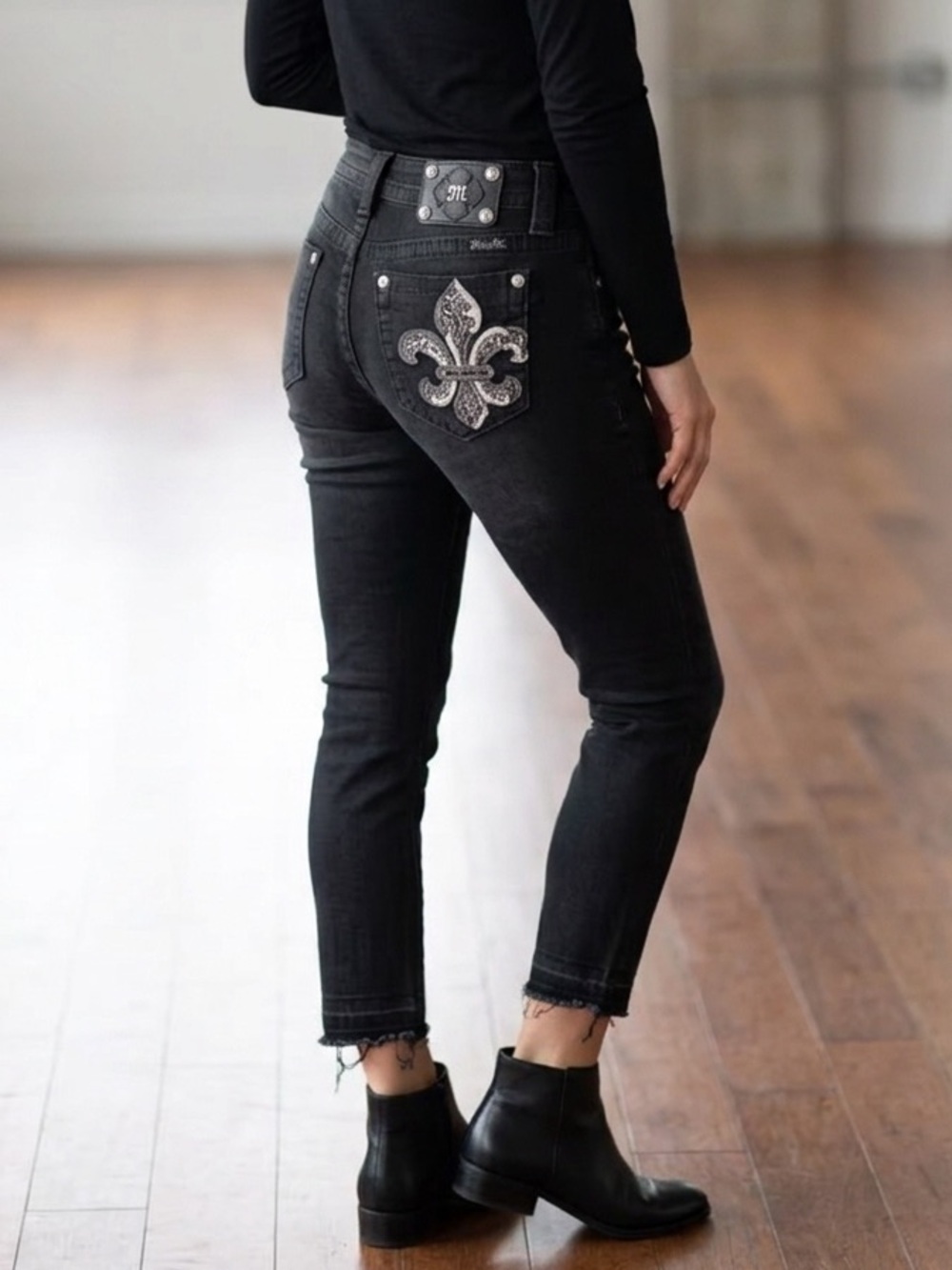 Miss Me Black Embellished Fleur Ankle Jeans